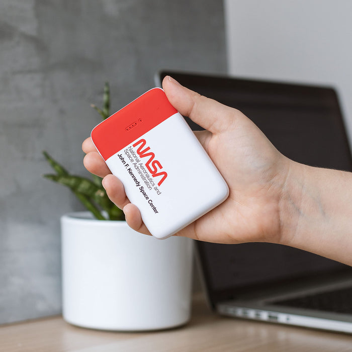 NASA Powerbank mit kabellosem Laden