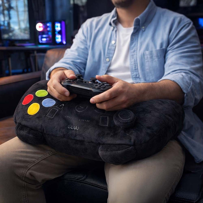 Gamepad Kissen aus Plüsch mit Steuerkreuz und bunten Knöpfen